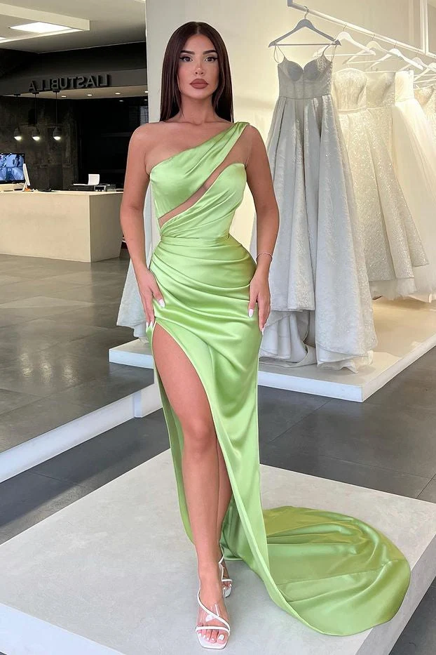 Elegant ljusgrön ärmlös lång aftonklänning med en axel och slits