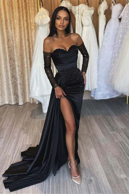 Elegant svart hjärtformad balklänning med korta ärmar och veckad slits