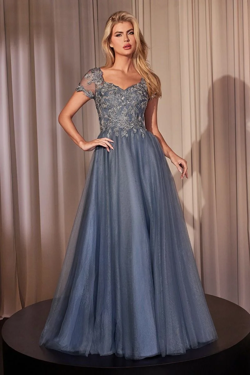 Utsmyckad spetsskiktad tyll A-line klänning från Cinderella Divine CM360 - Speciellt tillfälle/kurvor