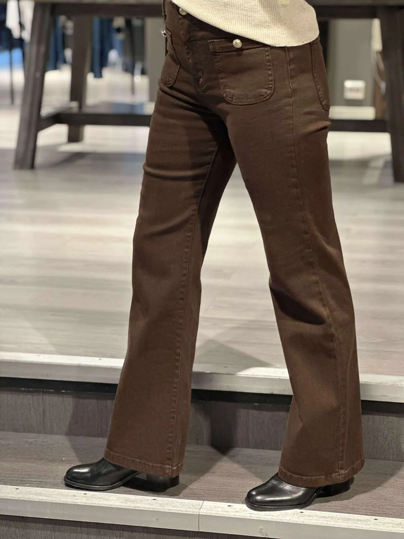 Pant with gold buttons