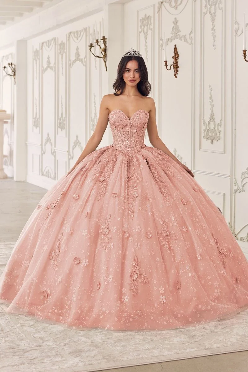 Axelbandslös klänning i spets med puffärmar från Cinderella Divine 15722 - Quinceanera
