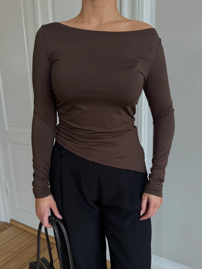 Malou bluse asymmetrisk mørkebrun