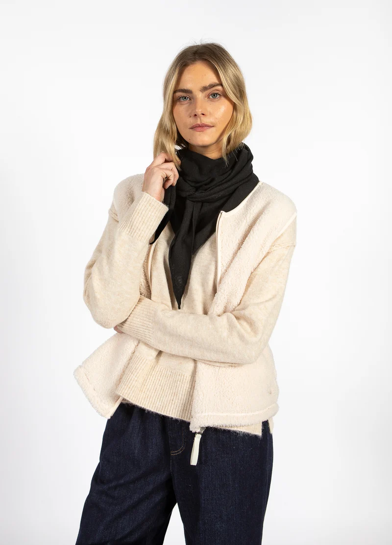 CC HEART MJUK KASHMIR TRIANGEL HALSÖRSL - Black