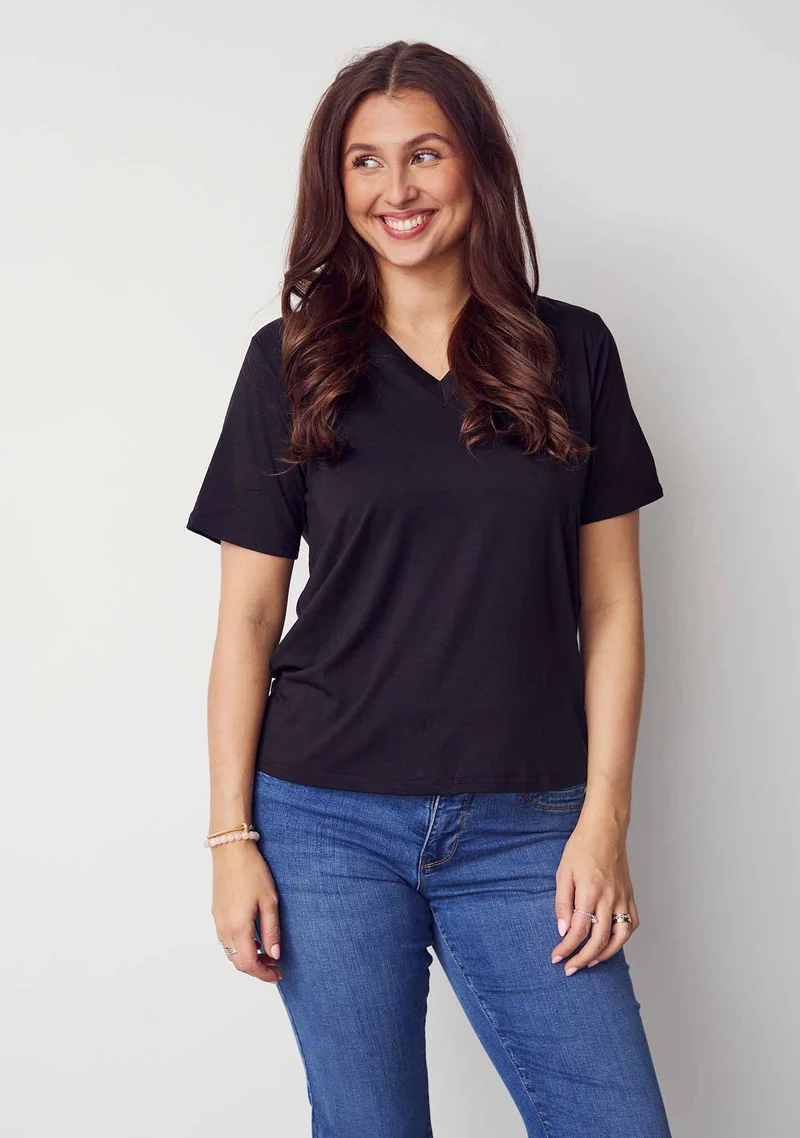 Gritt V-Neck T-Shirt - Black
