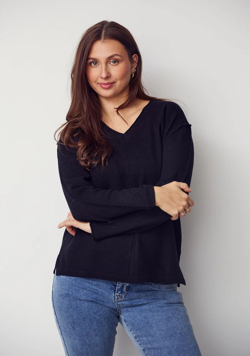 Robin V-Neck Pullover - Black