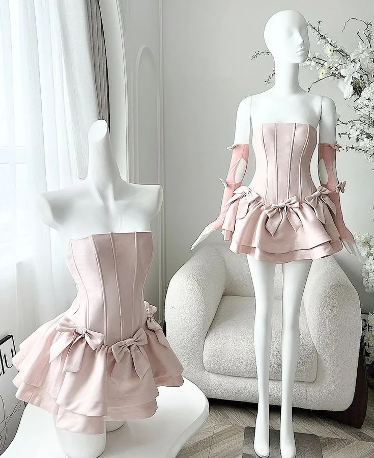 Elegant Axelbandslös Satin A-linje Mini Homecoming Klänning