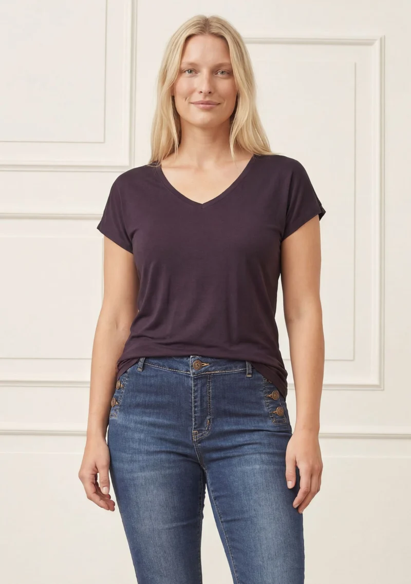 Nugga V-Neck T-Shirt - Aubergine