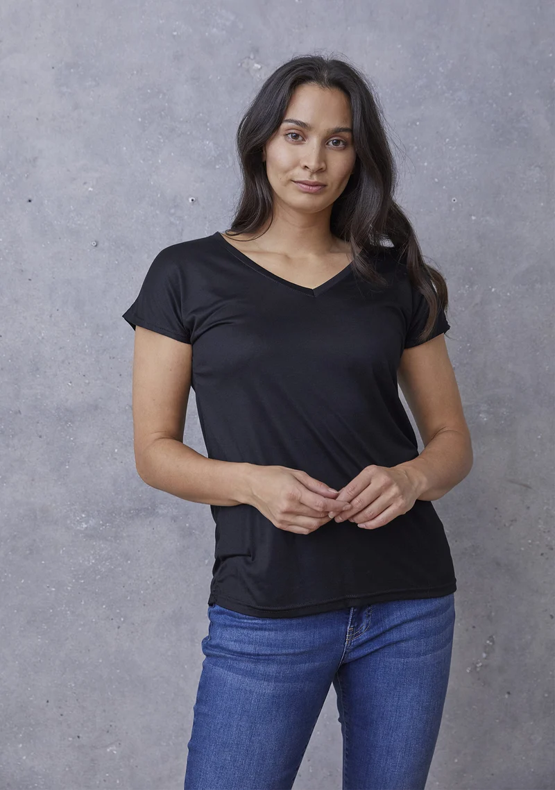 Nugga V-Neck T-Shirt - Black