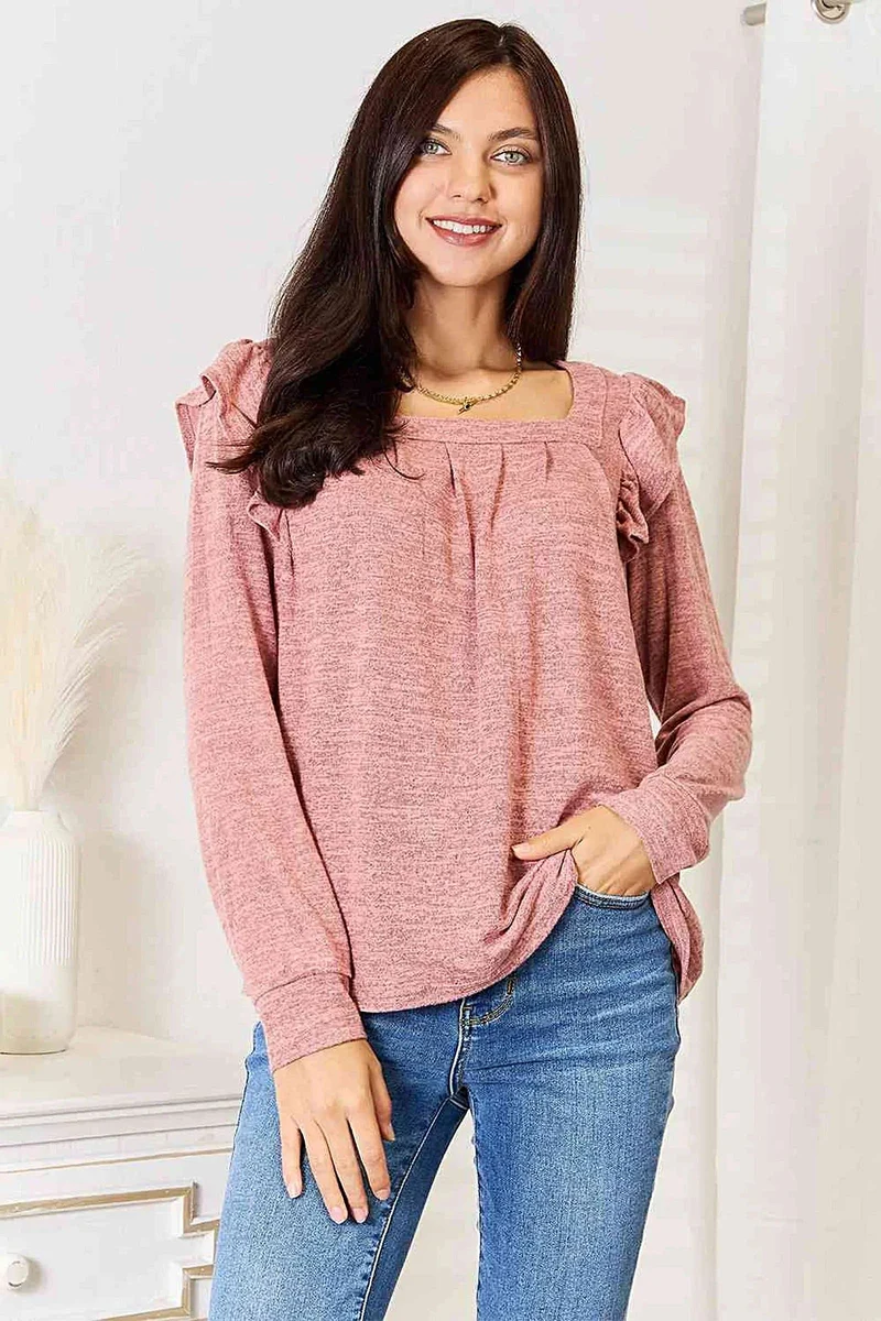Elegant topp med volanger och axlar - Långärmad t-shirt med fyrkantig halsringning i plusstorlekar