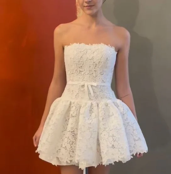 Elegant spetsbrudklänning för kvinnor plisserad vit