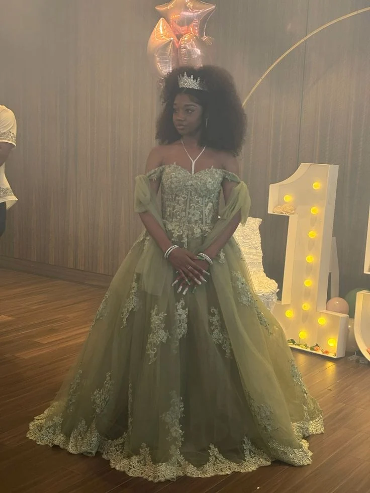 Quinceaneraklänningar för 16-årsjubileum med 3D-blommor, bara axlar, fest