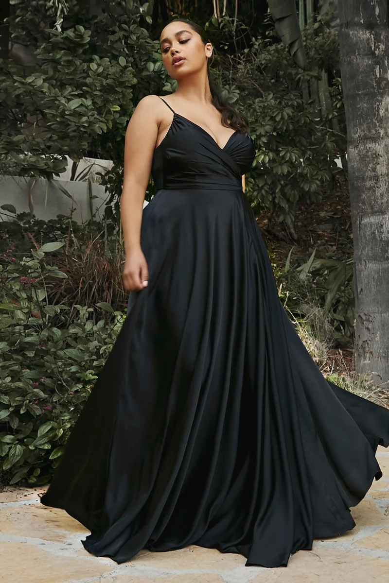 Soft Satin A-Line Sweetheart Neckline från Cinderella Divine 7485C - Kurvor