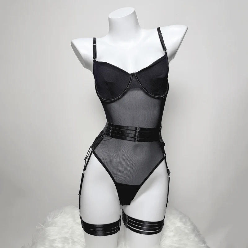 Sexigt set med underkläder i grunge-mesh och transparent material för kvinnor, med handskar