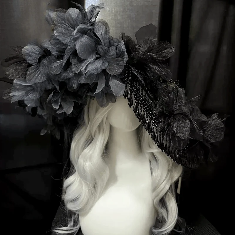 Damhatt med gotisk blommig organza-motiv och bred brätte