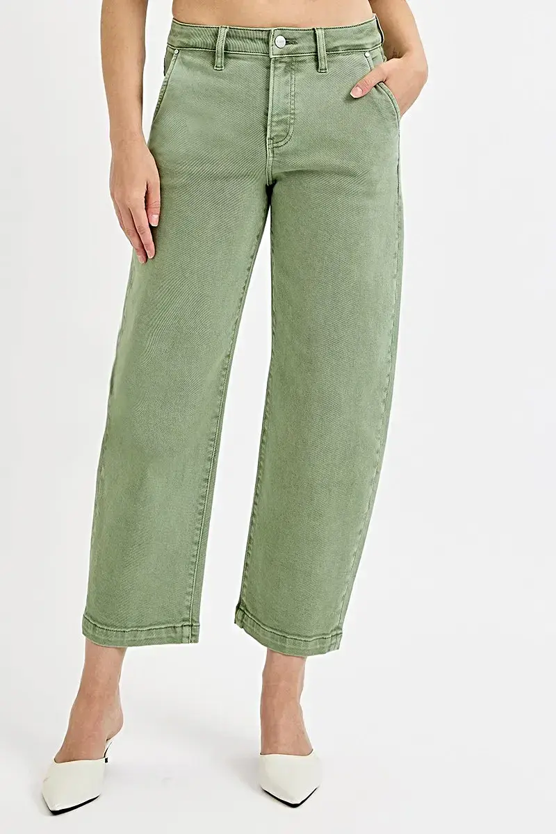Plus Size RISEN Magkontrolljeans - Hög midja Crop Barrel Style i Olivgrön tvätt