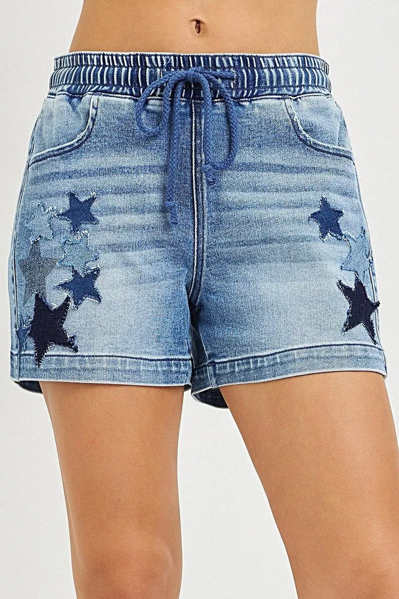 Trendiga shorts med resårband och stjärnmärken för snygg komfort