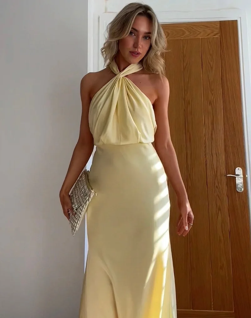 Ismira™ | Elegant Maxiklänning med Halterneck och Draperingar