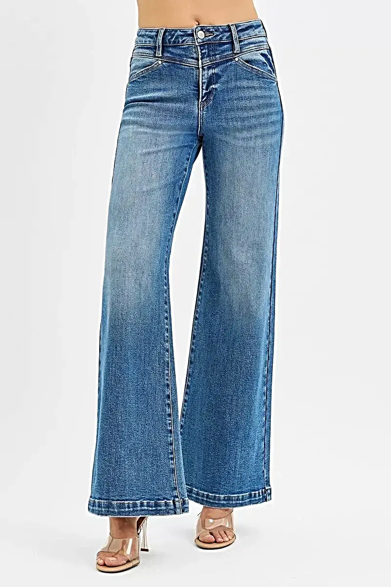 Trendiga jeans med hög midja, vida ben, ok fram och charmiga hjärtformade bakfickor