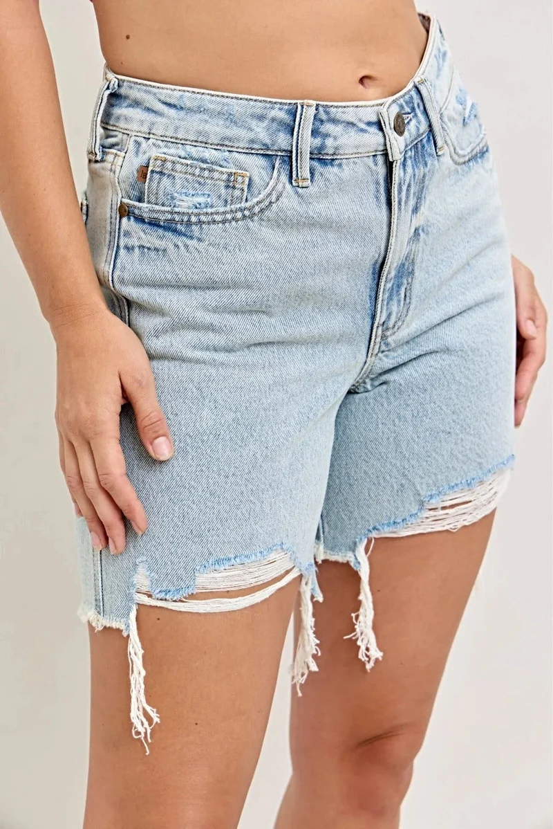 Judy Blå Högmidjade Jeansshorts Med Mobilfickor Och Sliten Rå Fåll