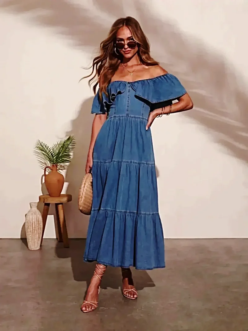 Off shoulder denimklänning med volang, lager och fickor - Elegant sommarmode