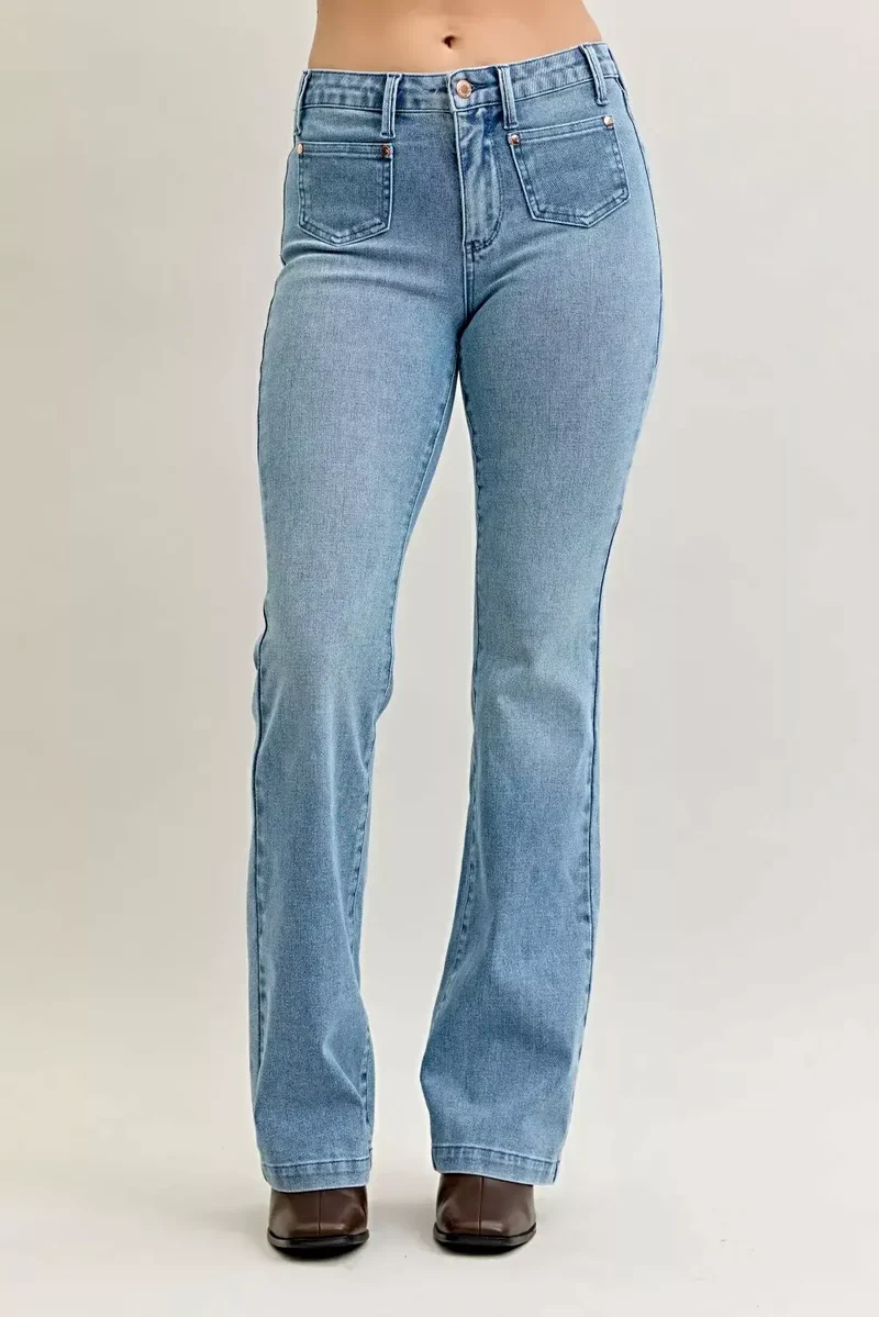Snygga Bootcut-jeans i plusstorlek med kontrastfärgad tvätt och påsydda framfickor - Judy Blue