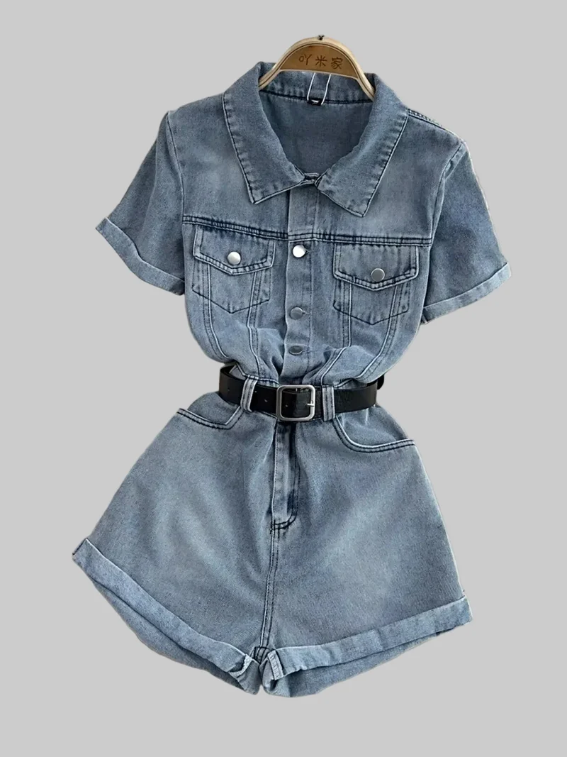 Snygg denimsparkbyxa med knappar, skärpdesign, kort ärm, fickor - Importerad stil