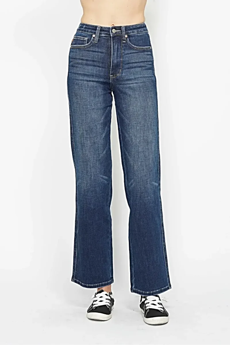 Judy Blue jeans med hög midja och magkontroll för en smickrande passform och elegant silhuett