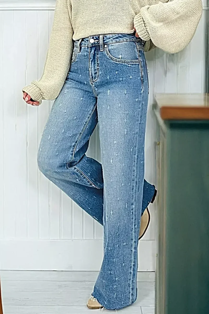 Snygga slitna magkontrollerade jeans med rå fåll och funktionella fickor