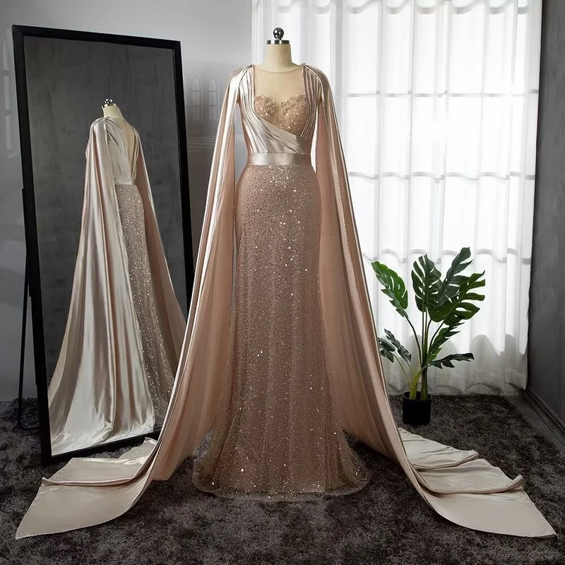 Elegant rosa pärlpärlklänning med sjöjungfru och avtagbara kapärmar