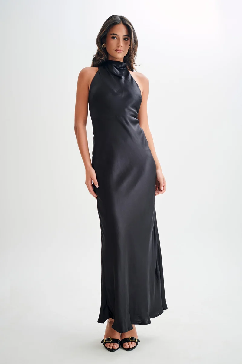 Aisha™ – Maxiklänning i satin med waterfall-ringning
