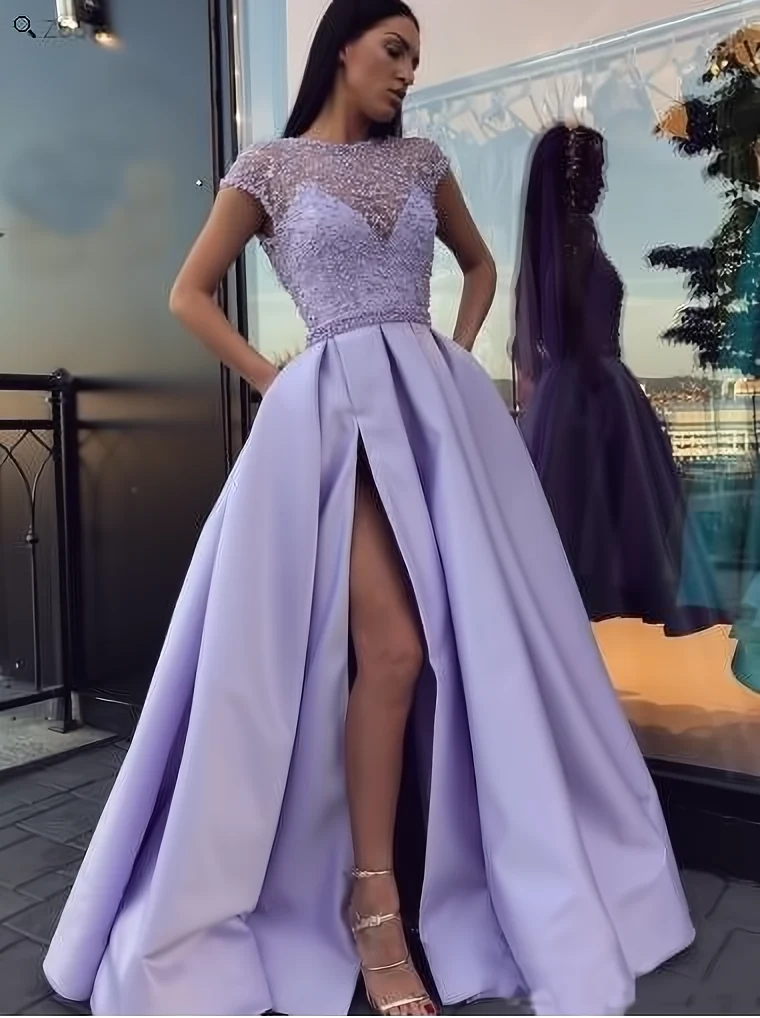 2024 Kepsärmar Jewel Neck Side Slit Balklänning med pärllister