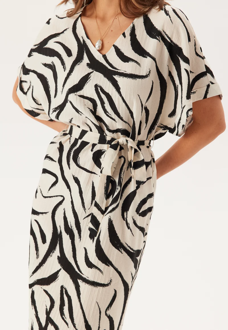 Viclo V-neck 2/4 MIDI DRESS M