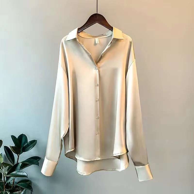 Elegant Höstblus för Kvinnor med Klassisk Design och Smickrande Siluett