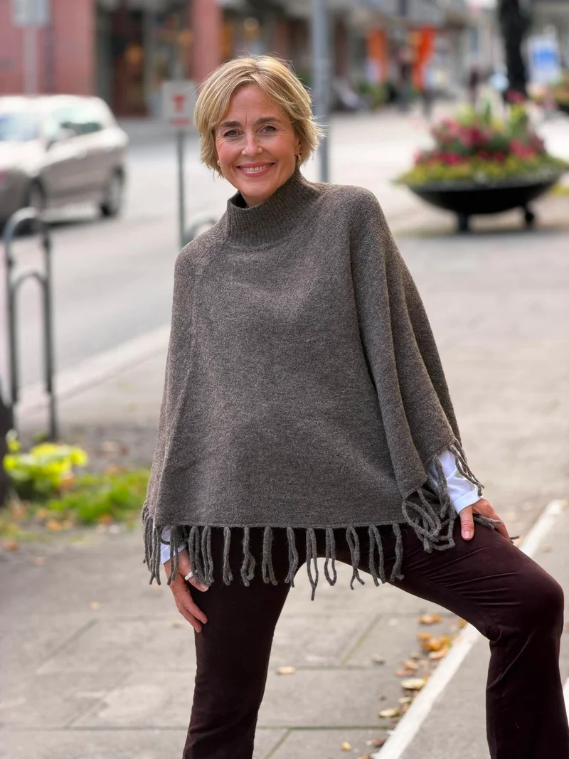 POCAHONTAS PONCHO