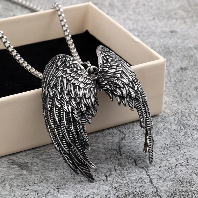Herrhalsband med punkmönster och vingmönster