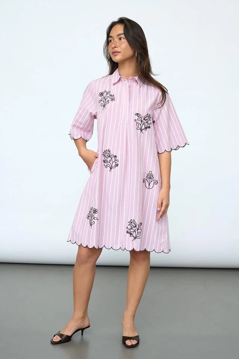 Sisters Point - Edina-Dr2 19983 - 831 - Mauve Stripes