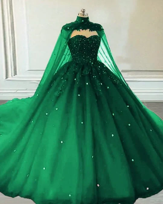 Smaragdfärgad kristallbalklänning med kappa och quinceanera-klänning
