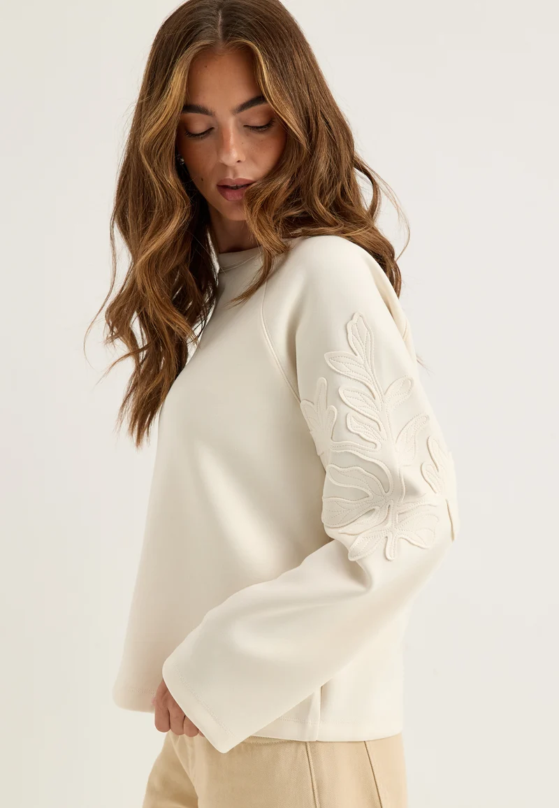 Objandrea Re L/S O-NECK EMB TOP