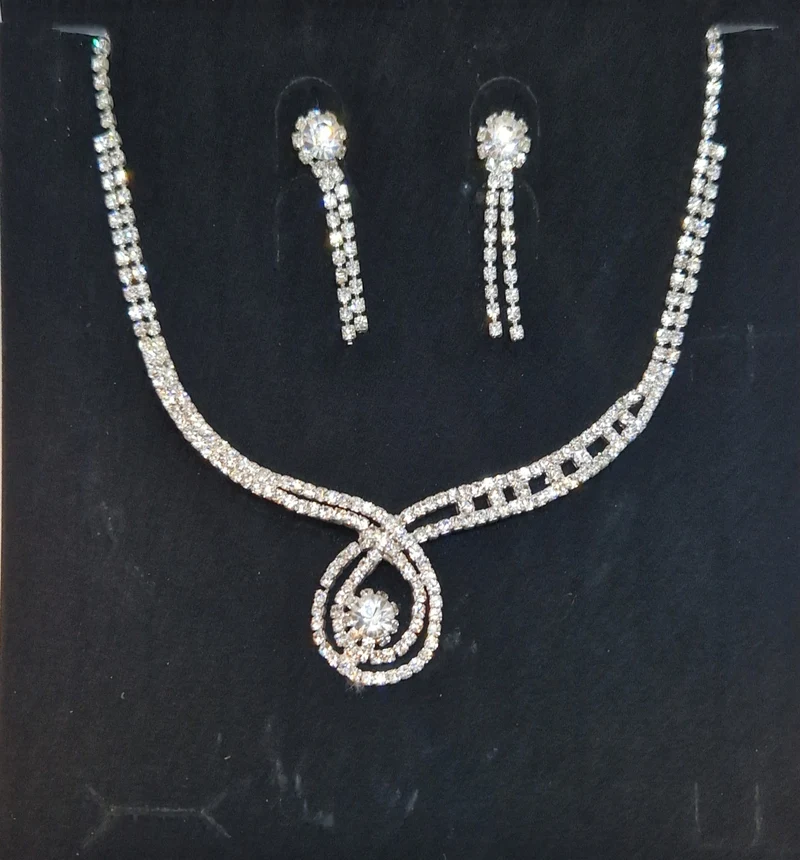 Strasshalsband med örhänge set
