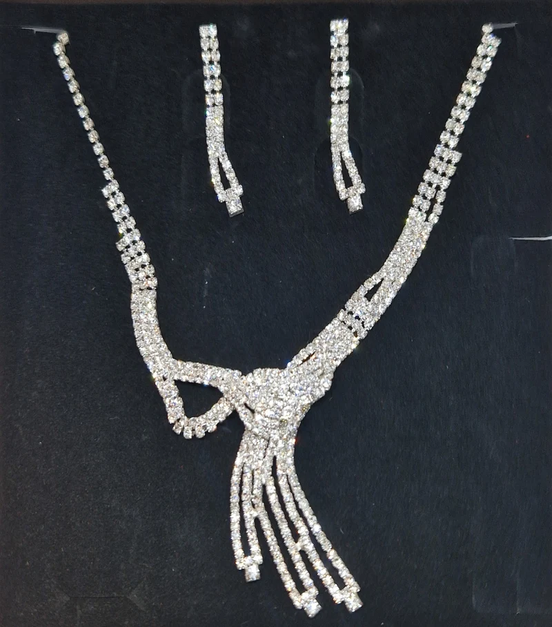 Strasshalsband med örhänge set