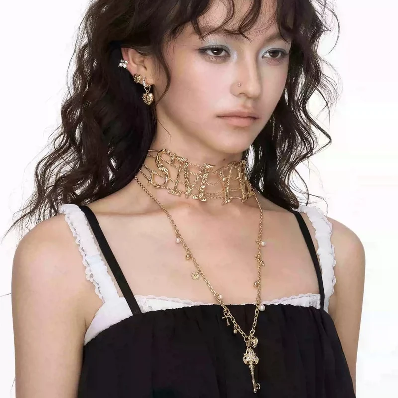 Halsband med grungekors och hjärtnyckel för kvinnor