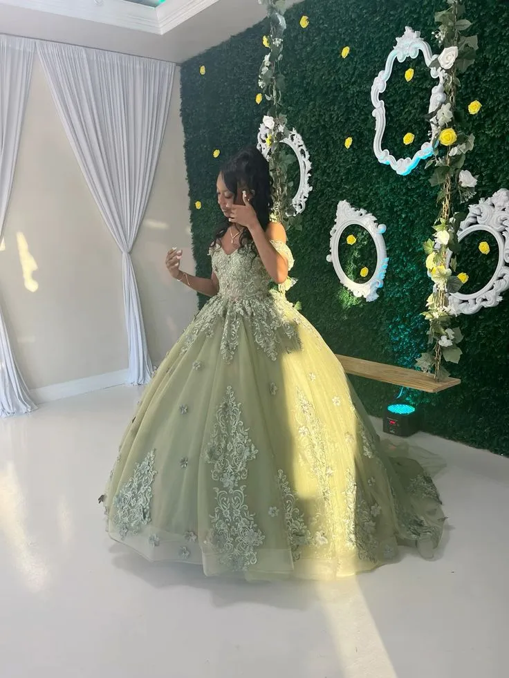 Grön Off-Shoulder Quinceanera Sweet 16 Prinsessbalklänning