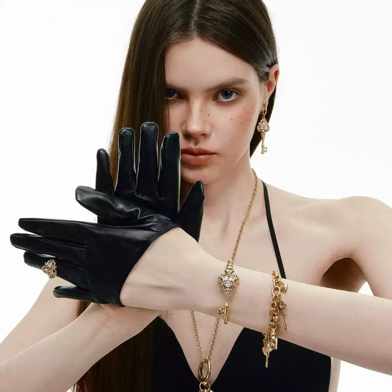 Damarmband med öppen design och diamanter i grunge-stil