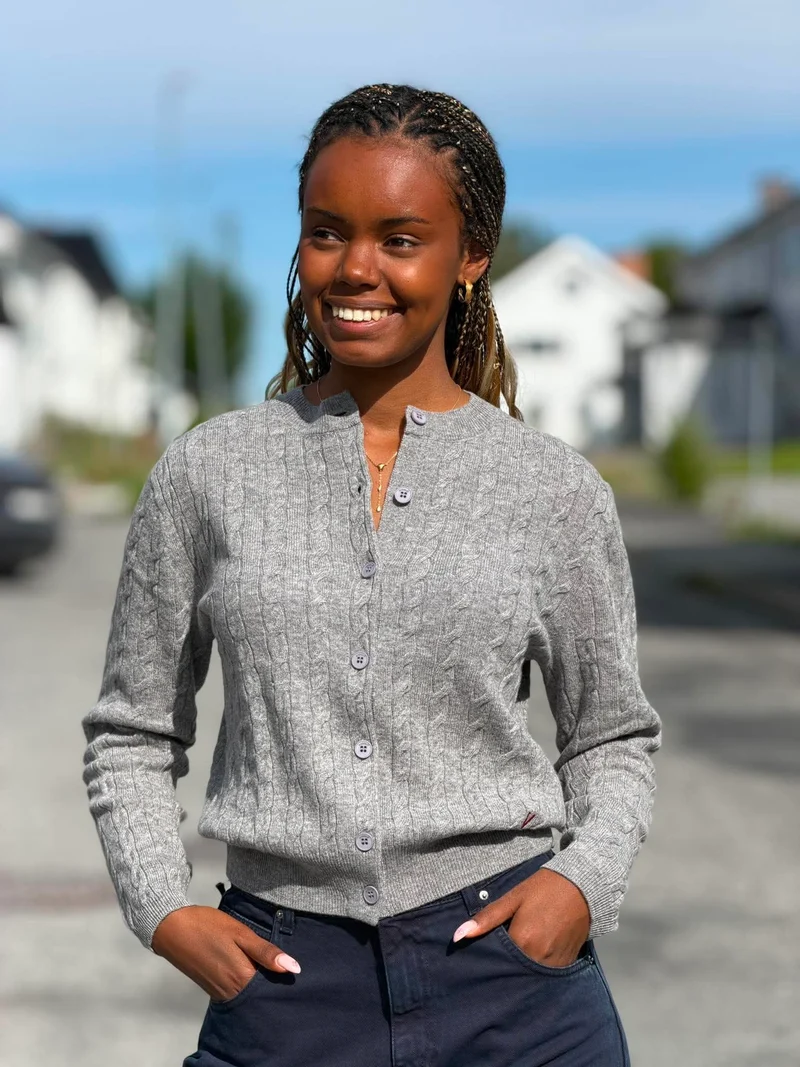 Cardigan kabelstrikk