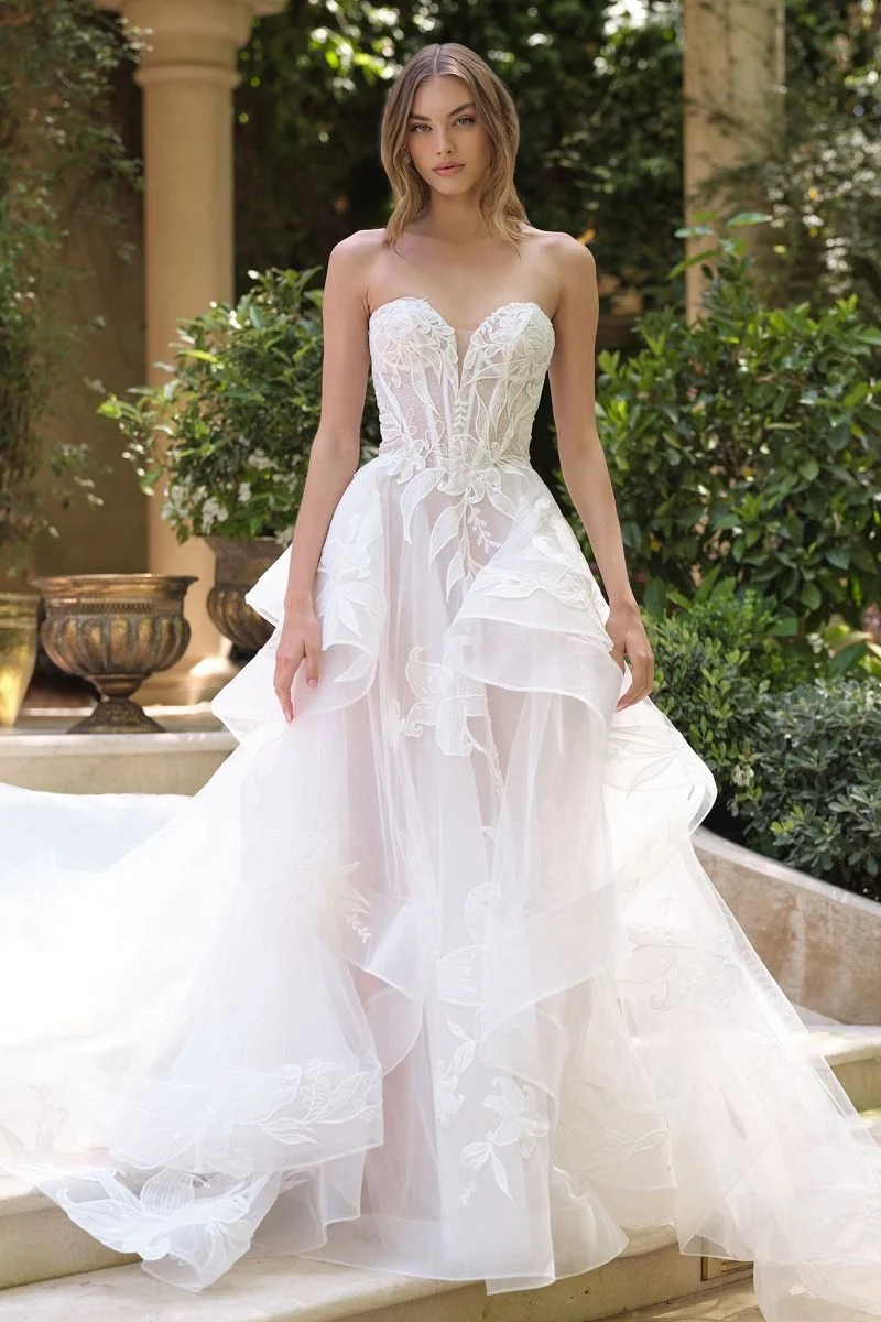 Axelbandslös Sweetheart Neckline Brudklänning av Andrea & Leo Couture WL059
