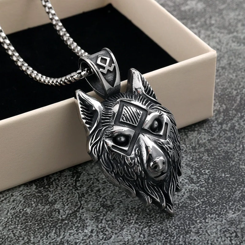 Herrhalsband med punkmotiv och varghuvud