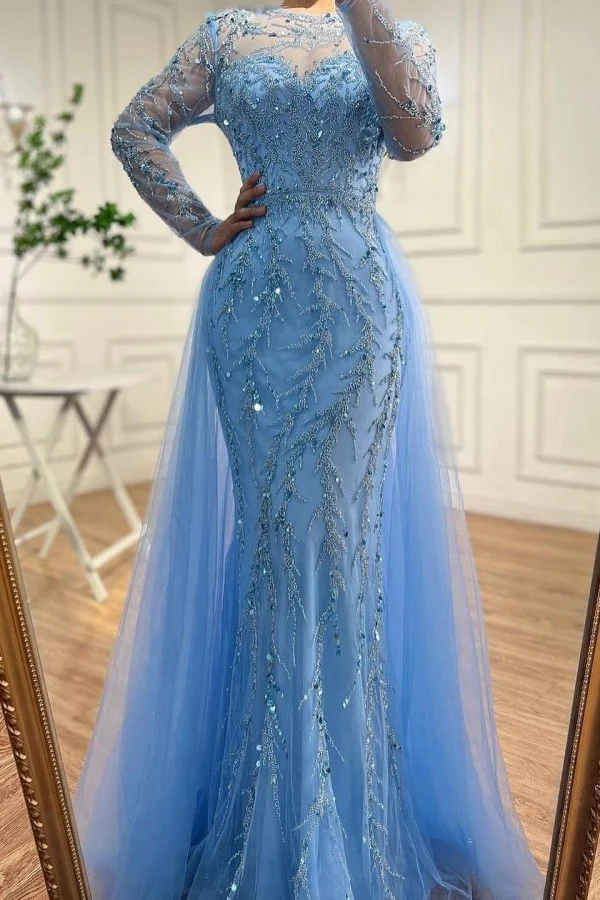 Elegant mörkgrön sjöjungfrubalklänning med hjärtformad halsringning, hög slits och kristaller