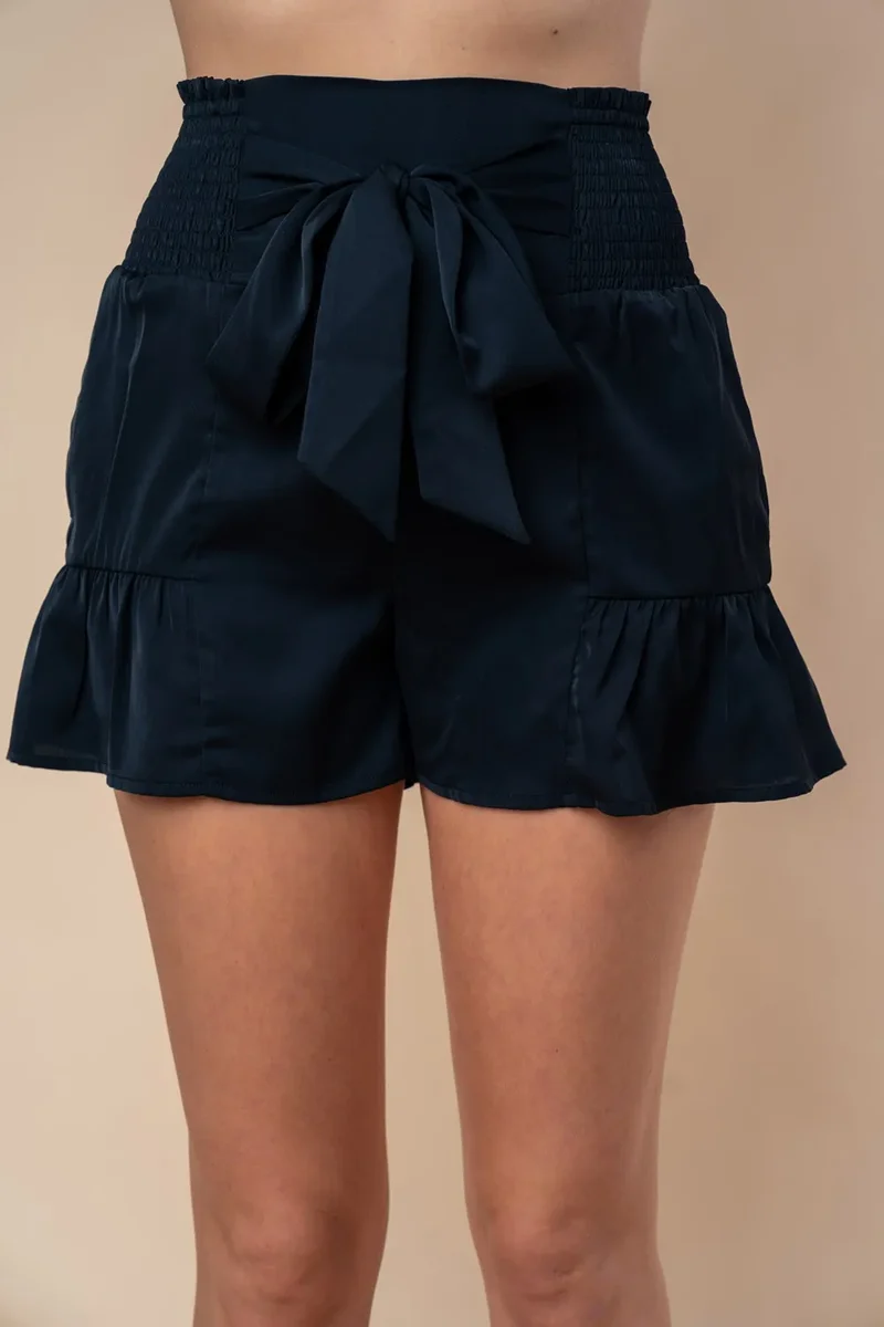 Vit björk i full storlek smockshorts med hög midja