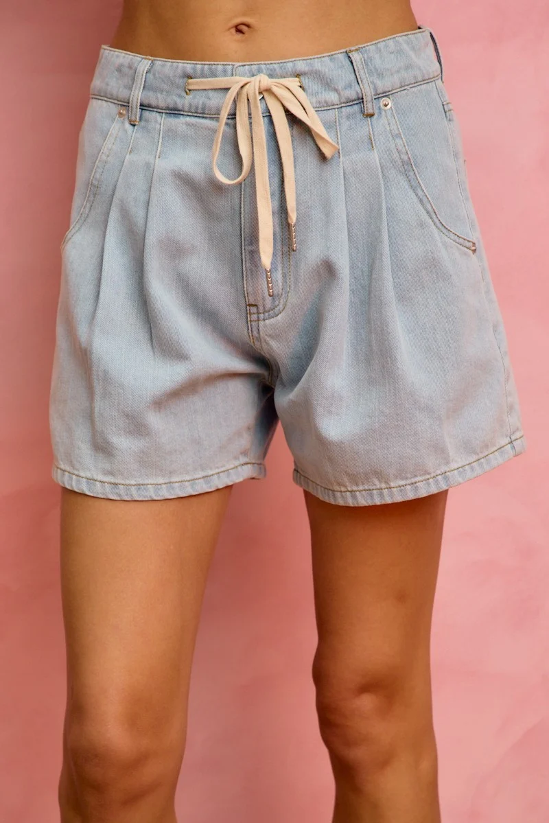 SO ME Medelhög midja Denimshorts Med Bomullsband Och Dragsko