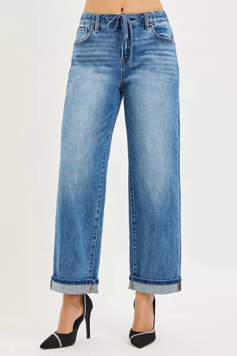 RISEN Jeans med elastiskt band och släta anklar, pojkvänjeans och mudd i nederkanten